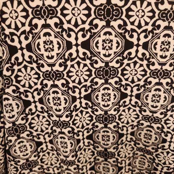 Chico's Black and White Patterned Women's Top - Picture 6 of 8